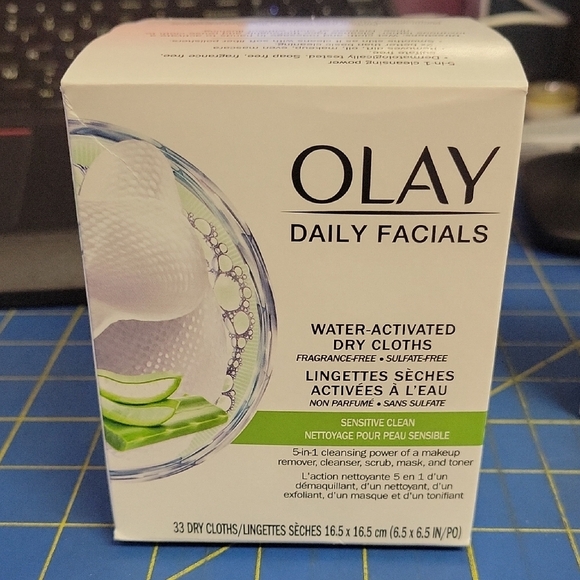 Olay Daily Facials Water Activated Dry Cloths Skincare Cleanser 33 Ct New - Picture 1 of 2